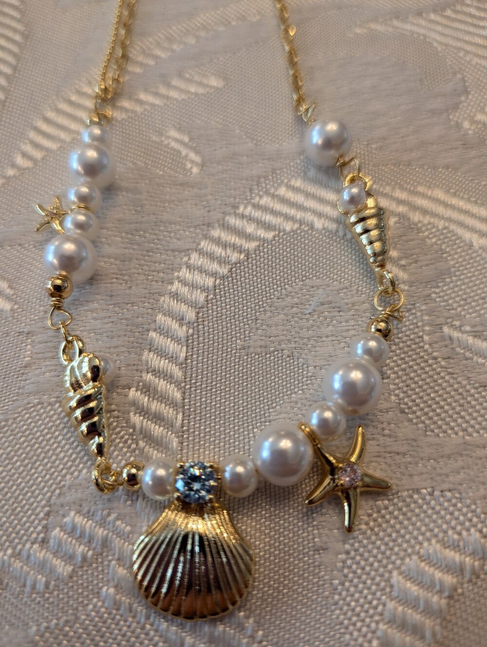Mayamar 24k Gold-plated Shells and Pearls Necklace & Gift Bag - Picture 4 of 6
